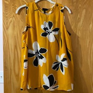 NWT Who What Wear Floral Top Sz M